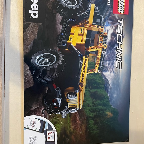 Lego TECHNIC Yellow Off-Road Jeep Fully Assembled - Picture 5 of 6